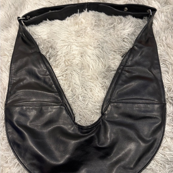 Minimalist Black Crescent Hobo Shoulder Bag - Picture 2 of 6